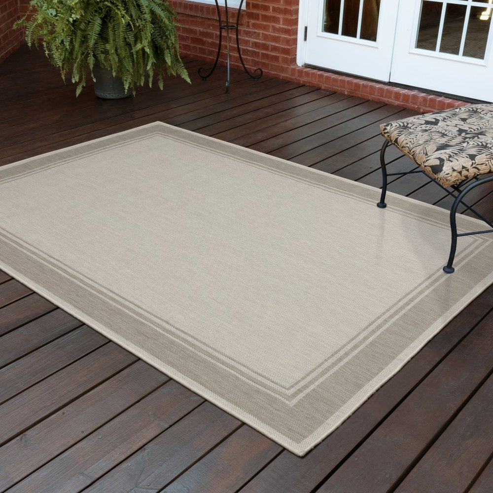 8' X 10' Gray And Ivory Indoor Outdoor Area Rug