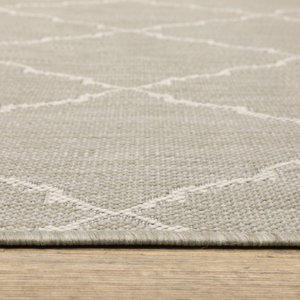 5' X 7' Gray and Ivory Indoor Outdoor Area Rug