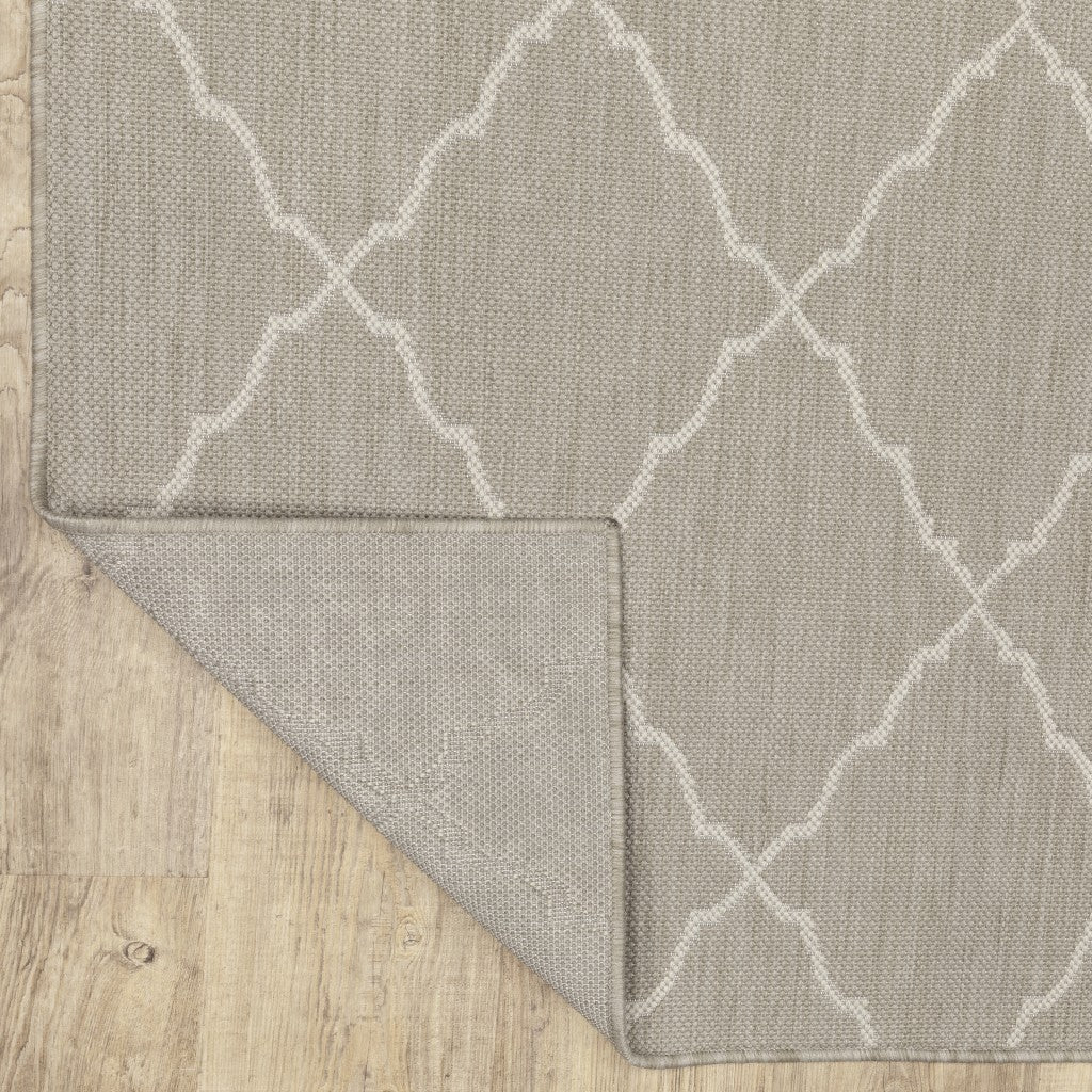 5' X 7' Gray and Ivory Indoor Outdoor Area Rug