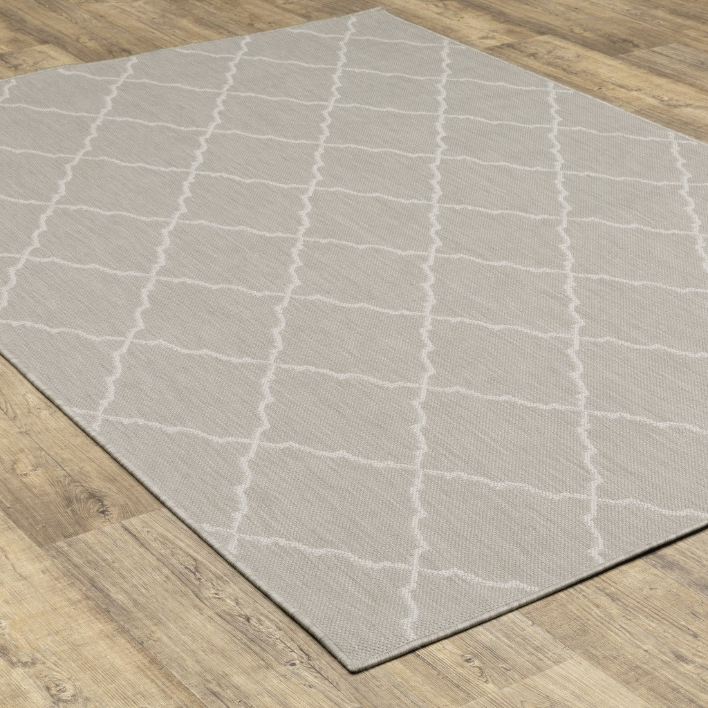 5' X 7' Gray and Ivory Indoor Outdoor Area Rug