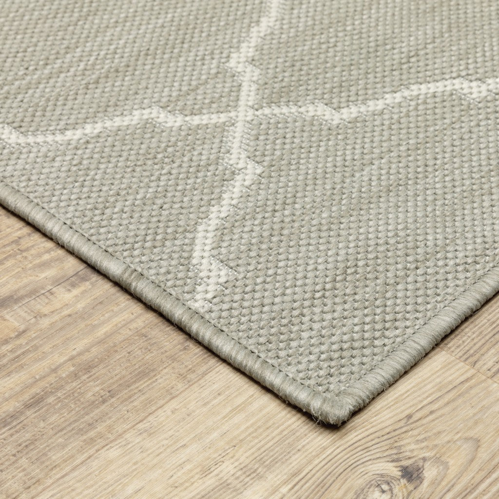 5' X 7' Gray and Ivory Indoor Outdoor Area Rug