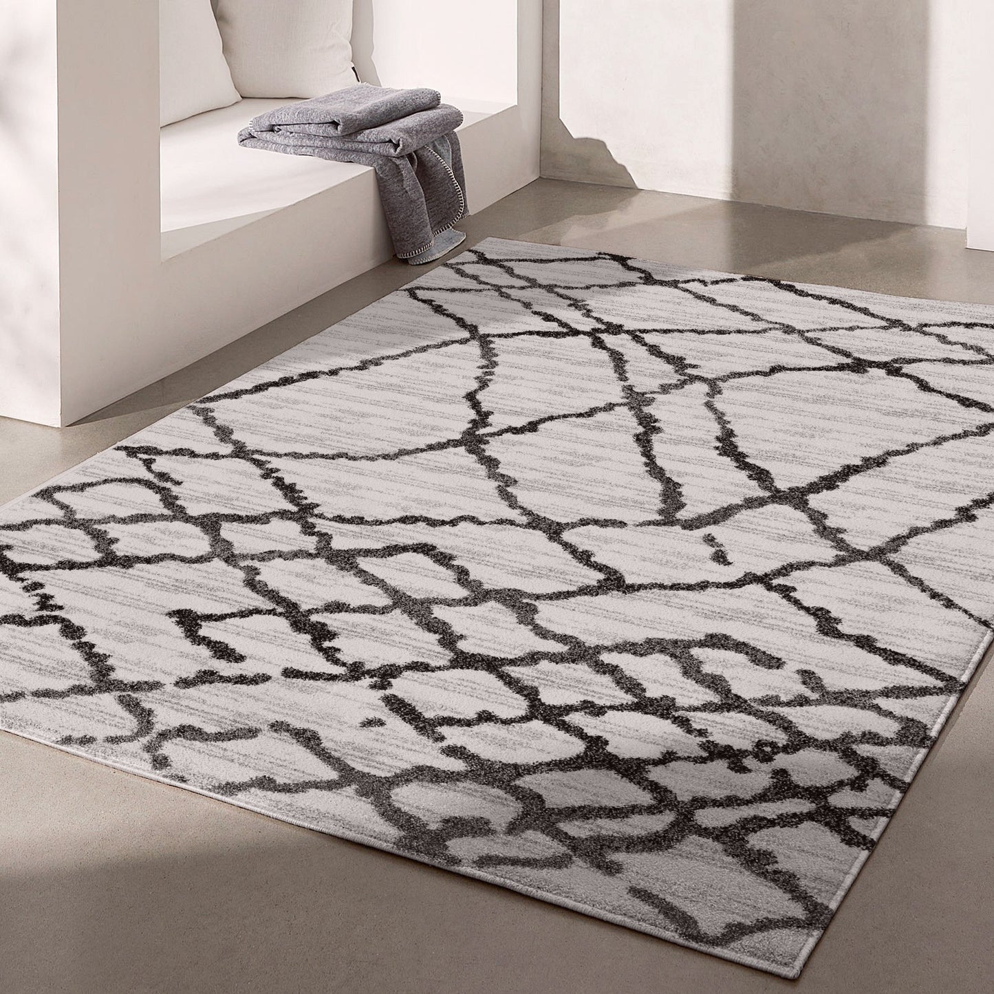 8' X 11' Gray And Black Modern Abstract Area Rug