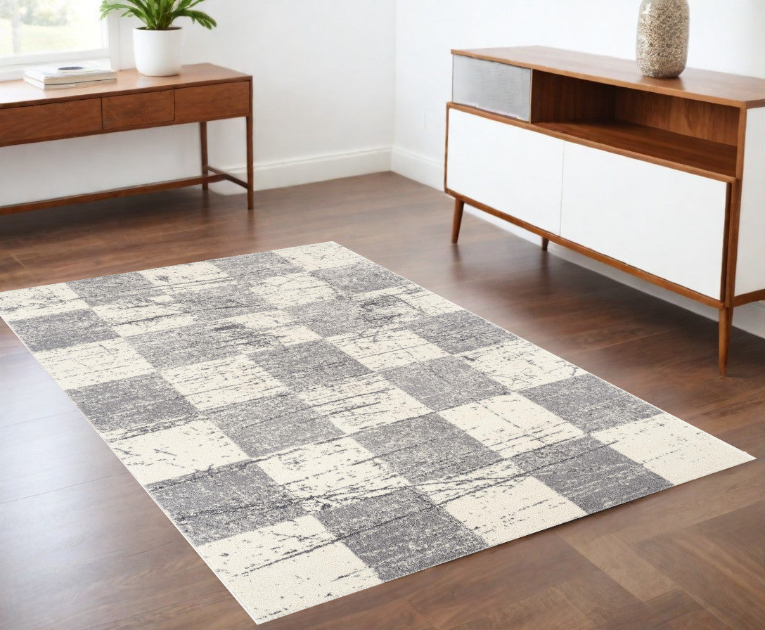 4’ X 6’ White And Gray Checkered Area Rug