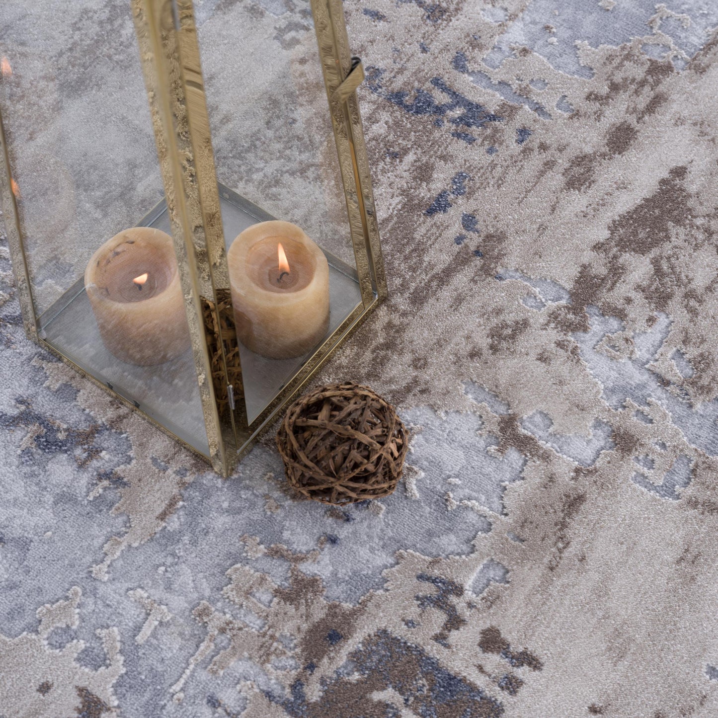 4' X 6' Beige And Ivory Abstract Area Rug