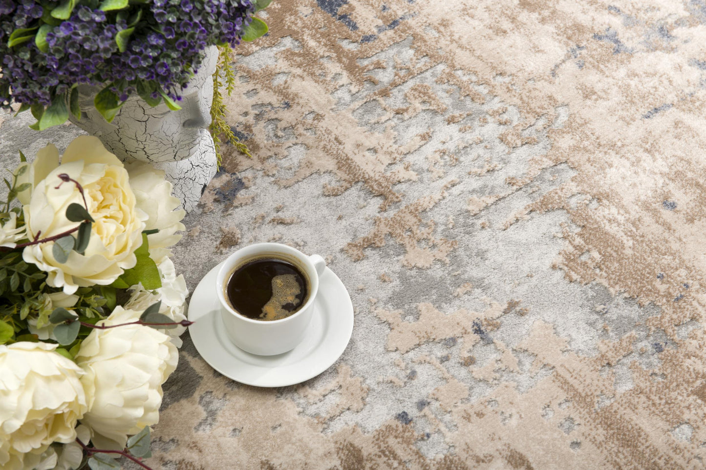 4' X 6' Beige And Ivory Abstract Area Rug