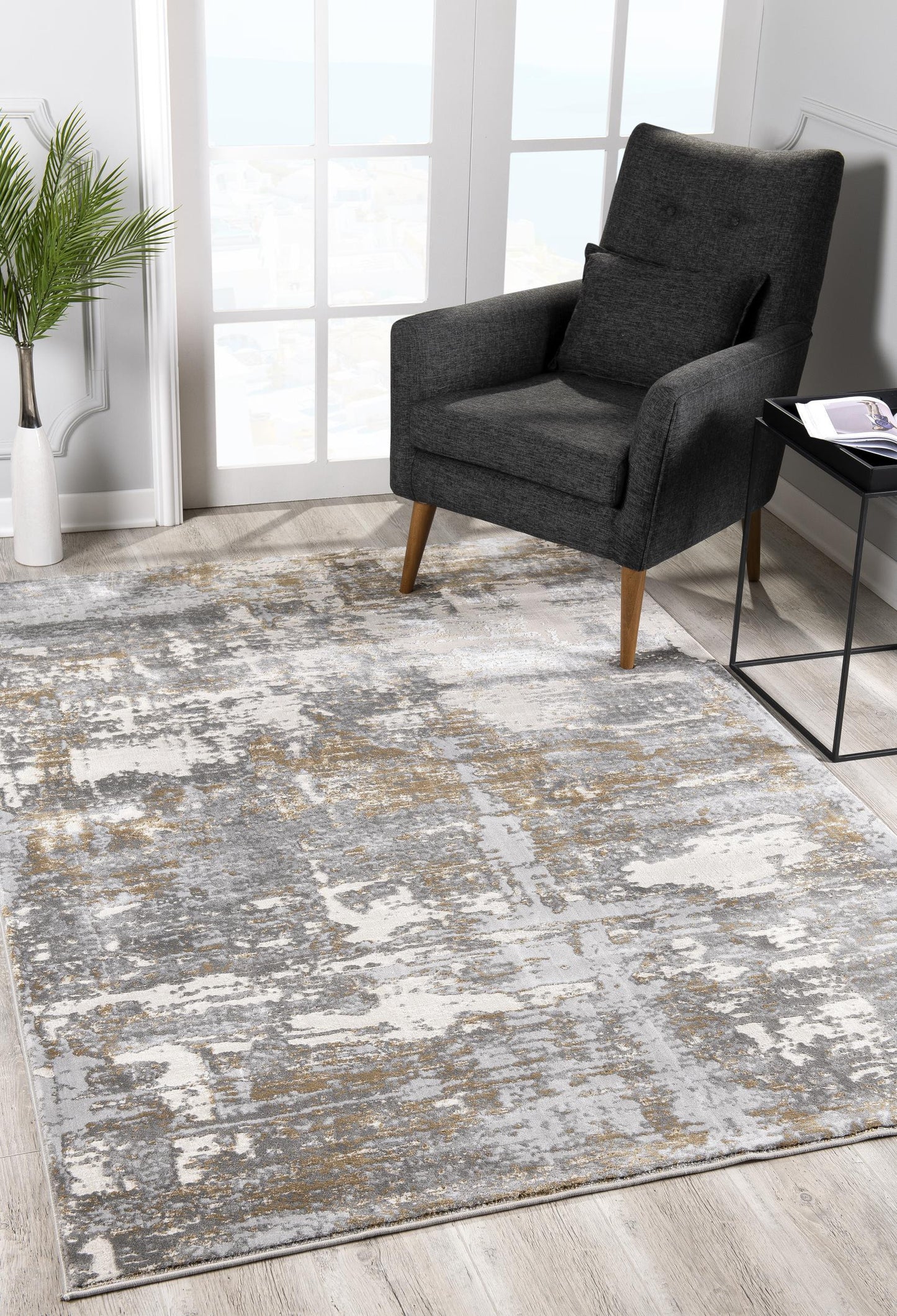 5' X 8' Beige And Gray Distressed Area Rug