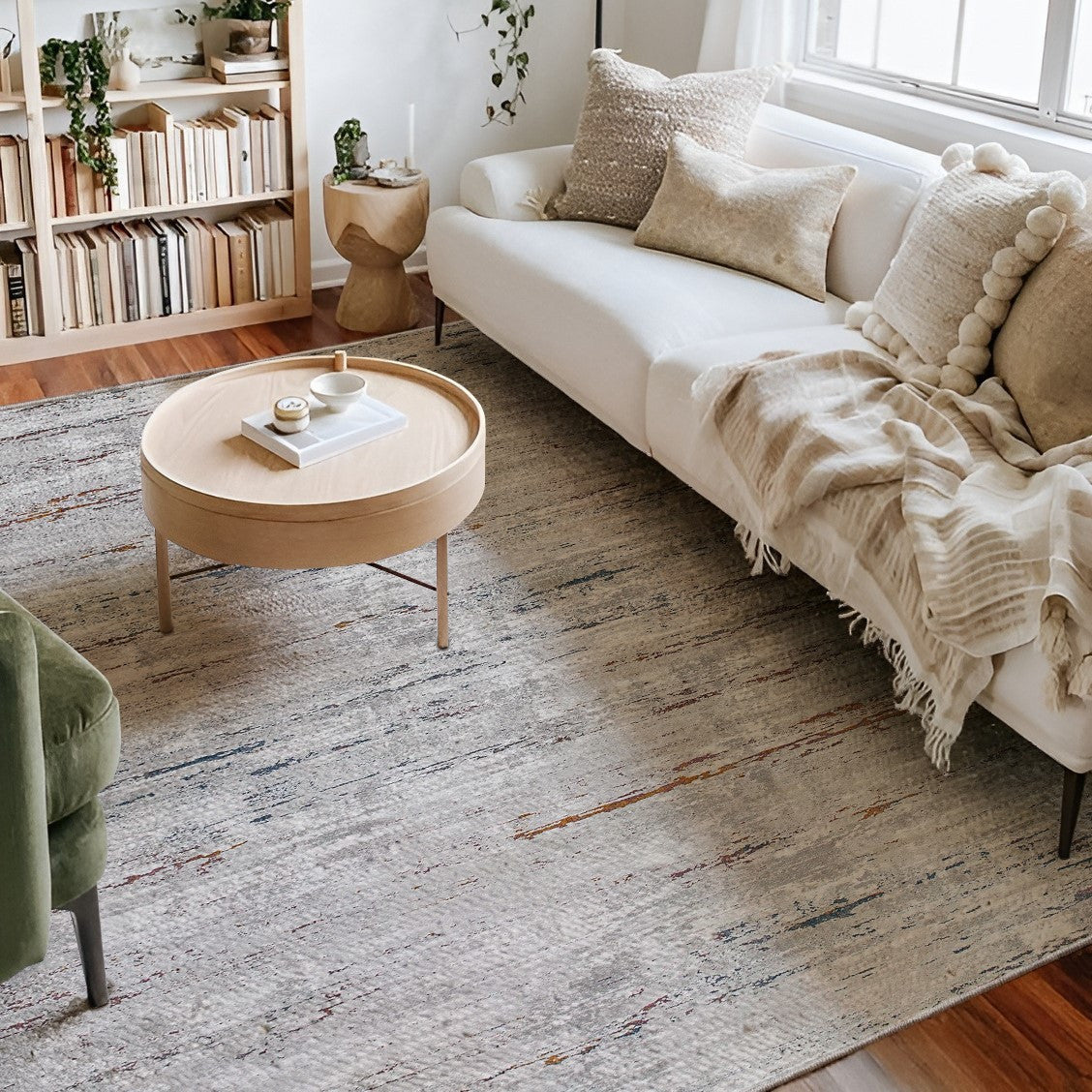 5' X 8' Beige And Gray Distressed Area Rug