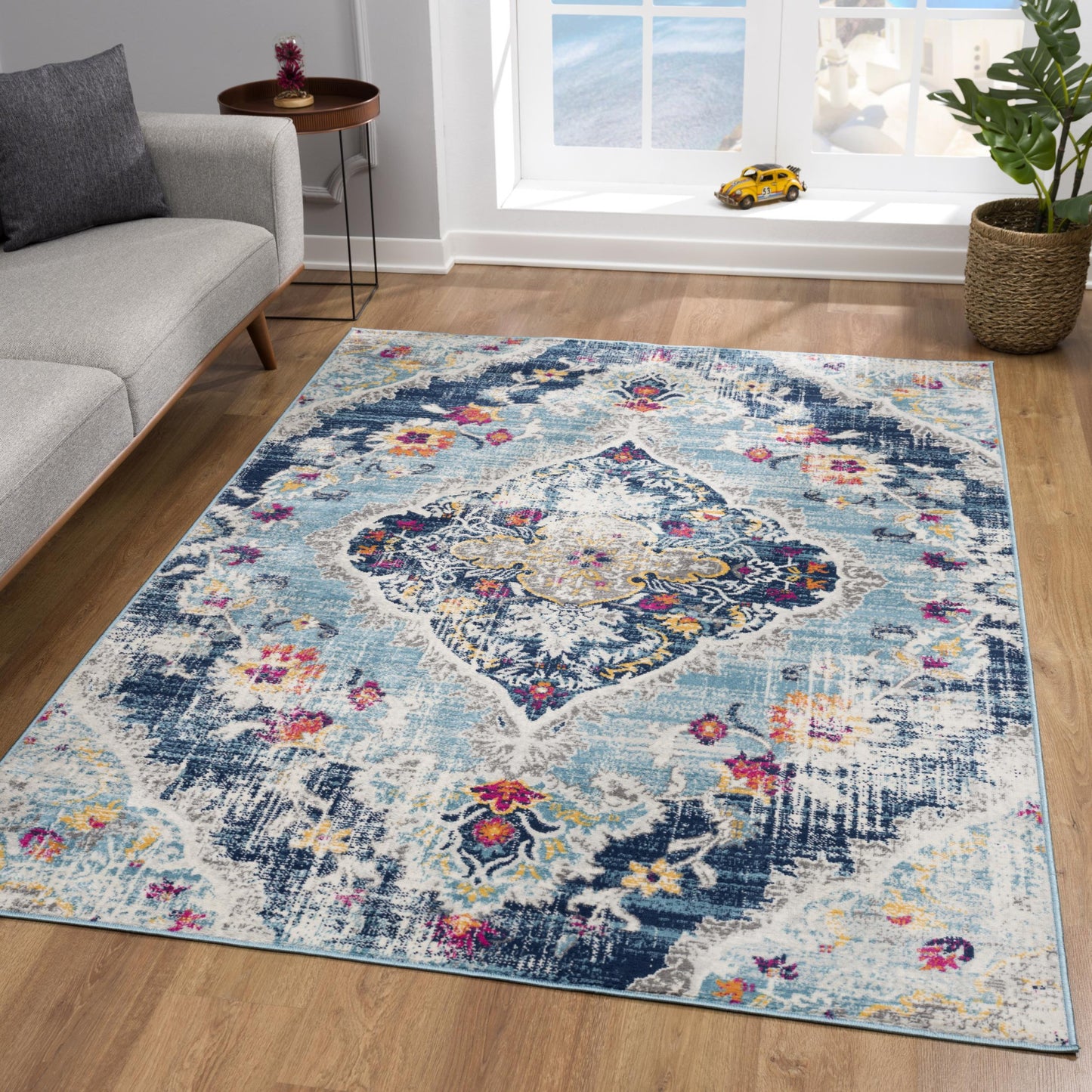 6' x 9' Blue and Ivory Medallion Area Rug