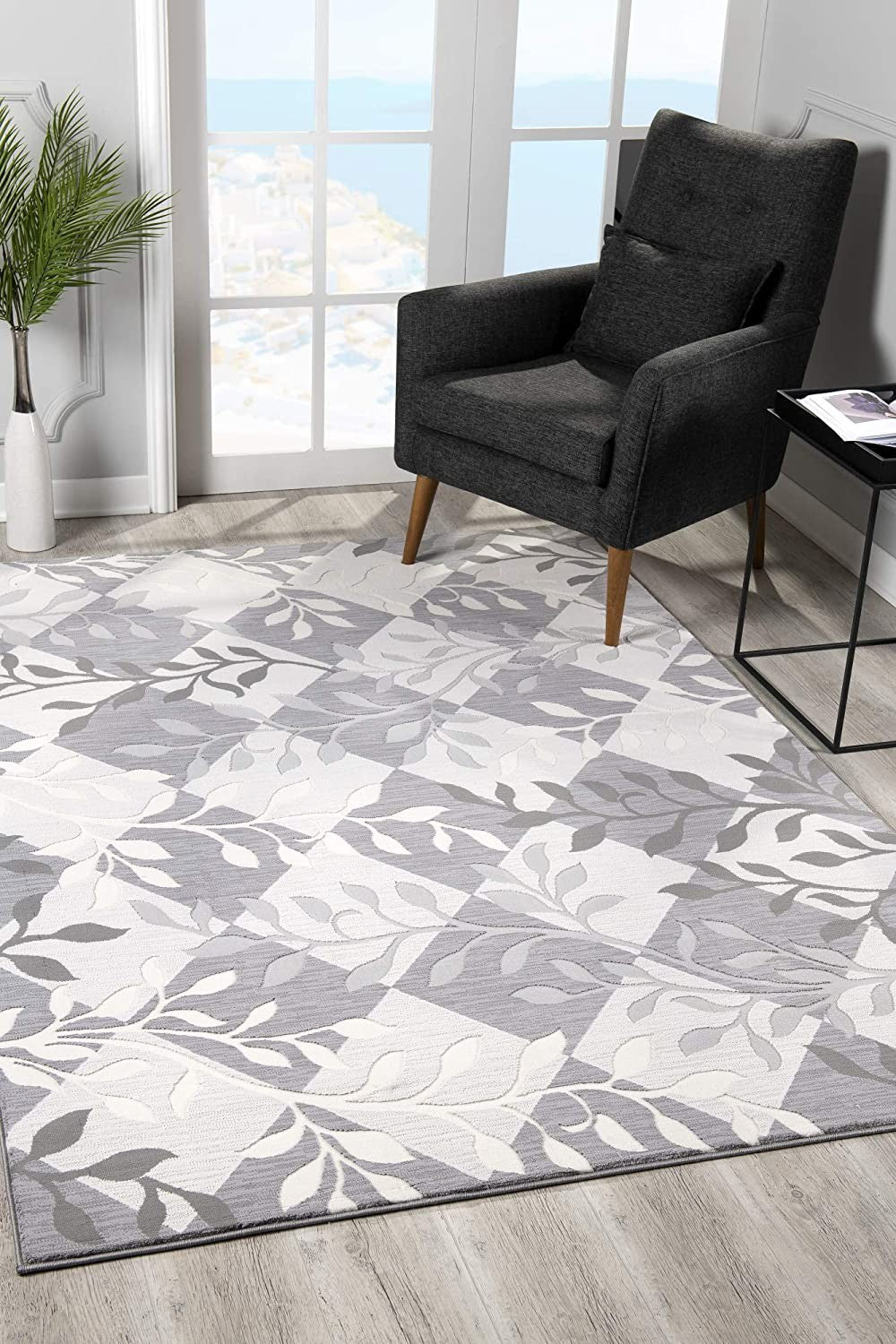 4' X 6' Gray Diamond And Vines Area Rug