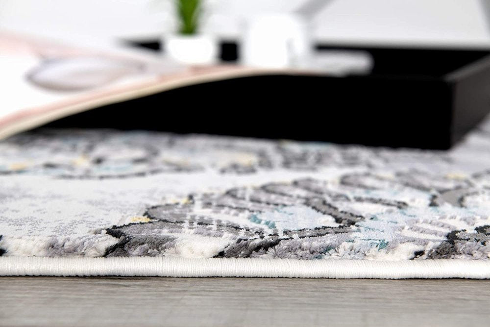5' X 7' Gray And Ivory Floral Area Rug
