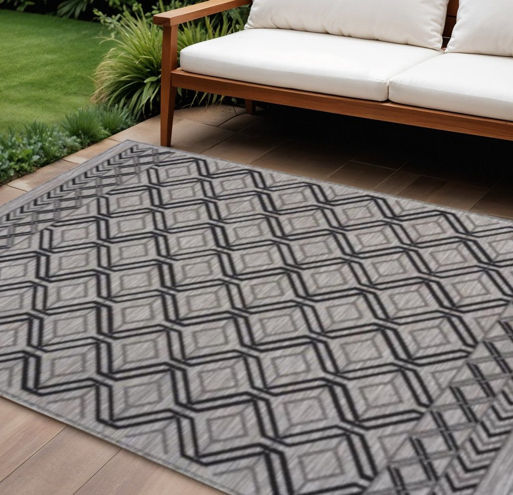 5' X 7' Black And Tan Indoor Outdoor Area Rug