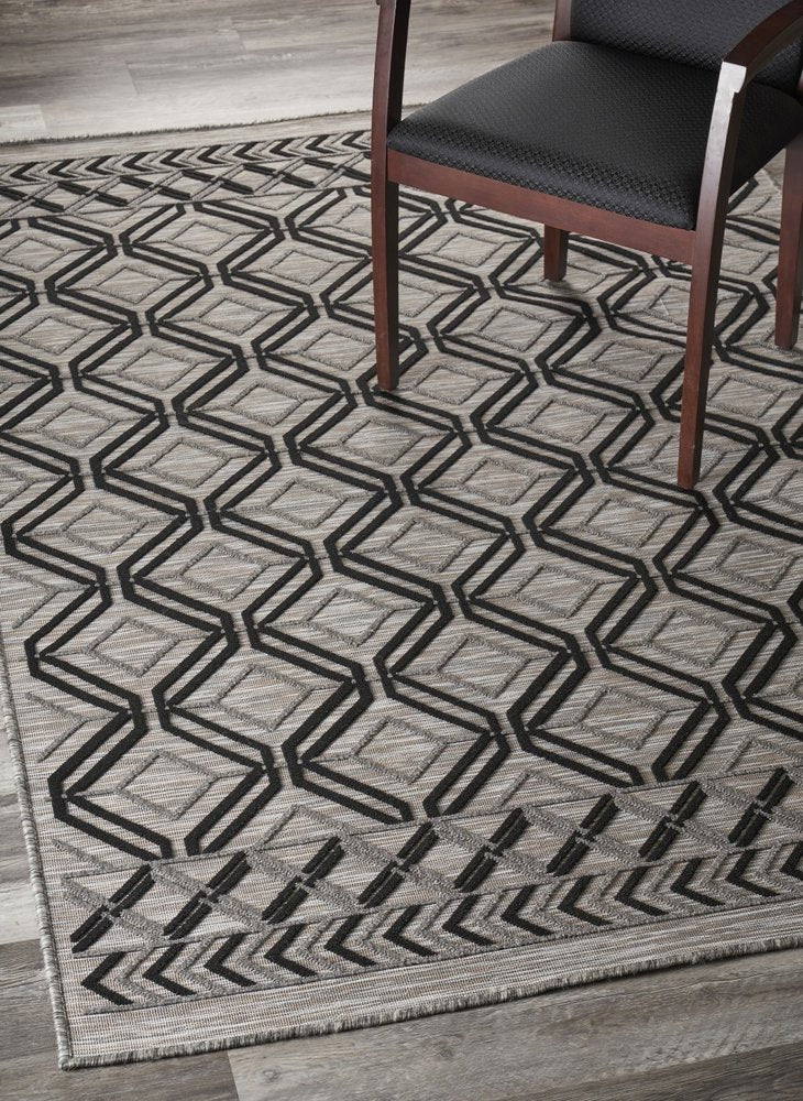 5' X 7' Black And Tan Indoor Outdoor Area Rug