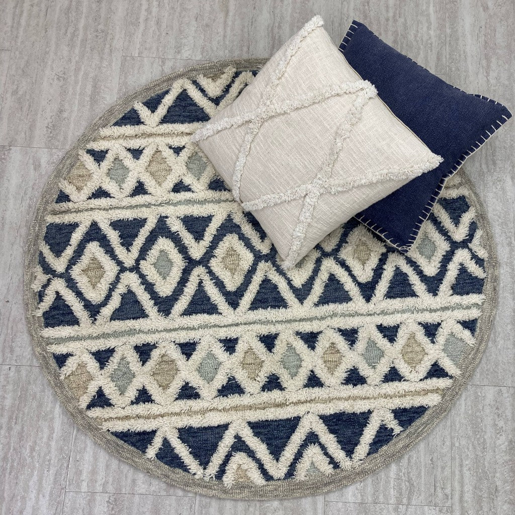 6' Round Blue and Cream Striped Diamonds Area Rug