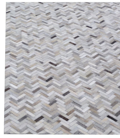 Neutral chevron rug in beige, gray and ivory tones with a modern geometric zigzag pattern.