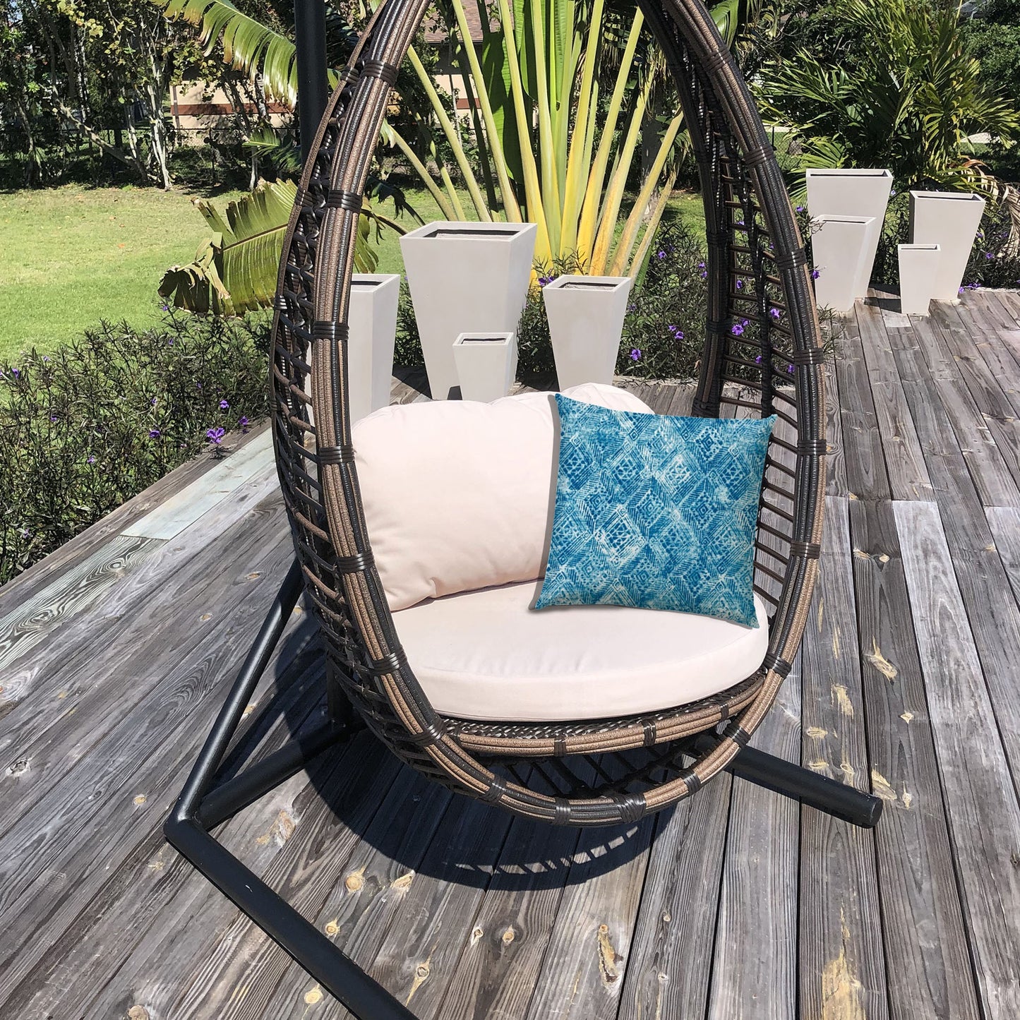 14" X 20" Blue And White Blown Seam Ikat Lumbar Indoor Outdoor Pillow