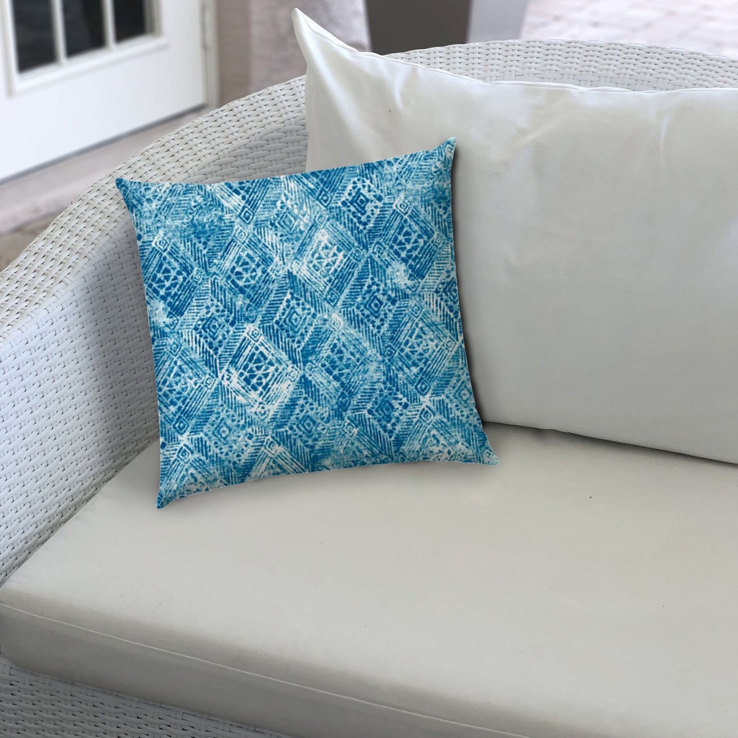 14" X 20" Blue And White Blown Seam Ikat Lumbar Indoor Outdoor Pillow