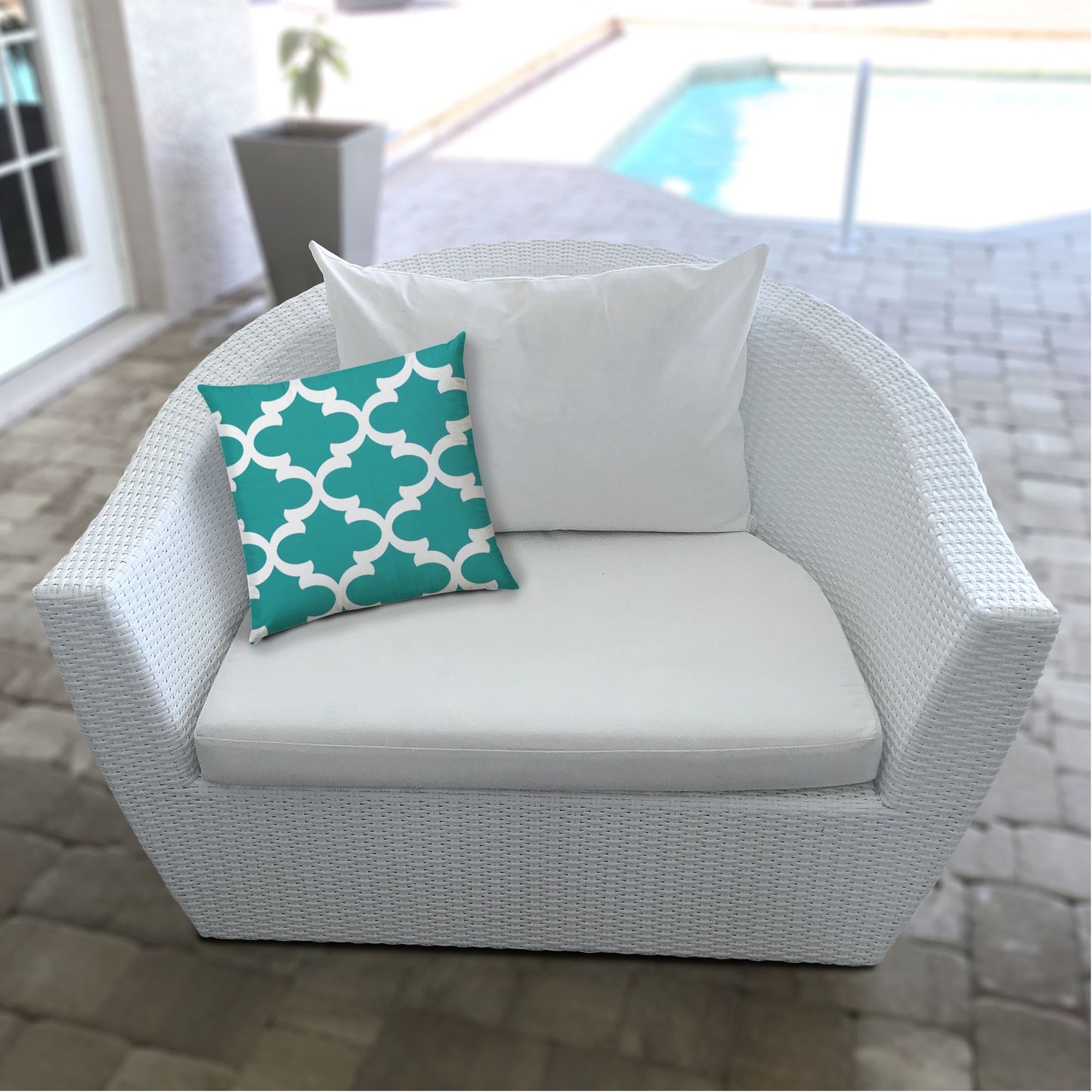 17" X 17" Turquoise And White Blown Seam Quatrefoil Lumbar Indoor Outdoor Pillow