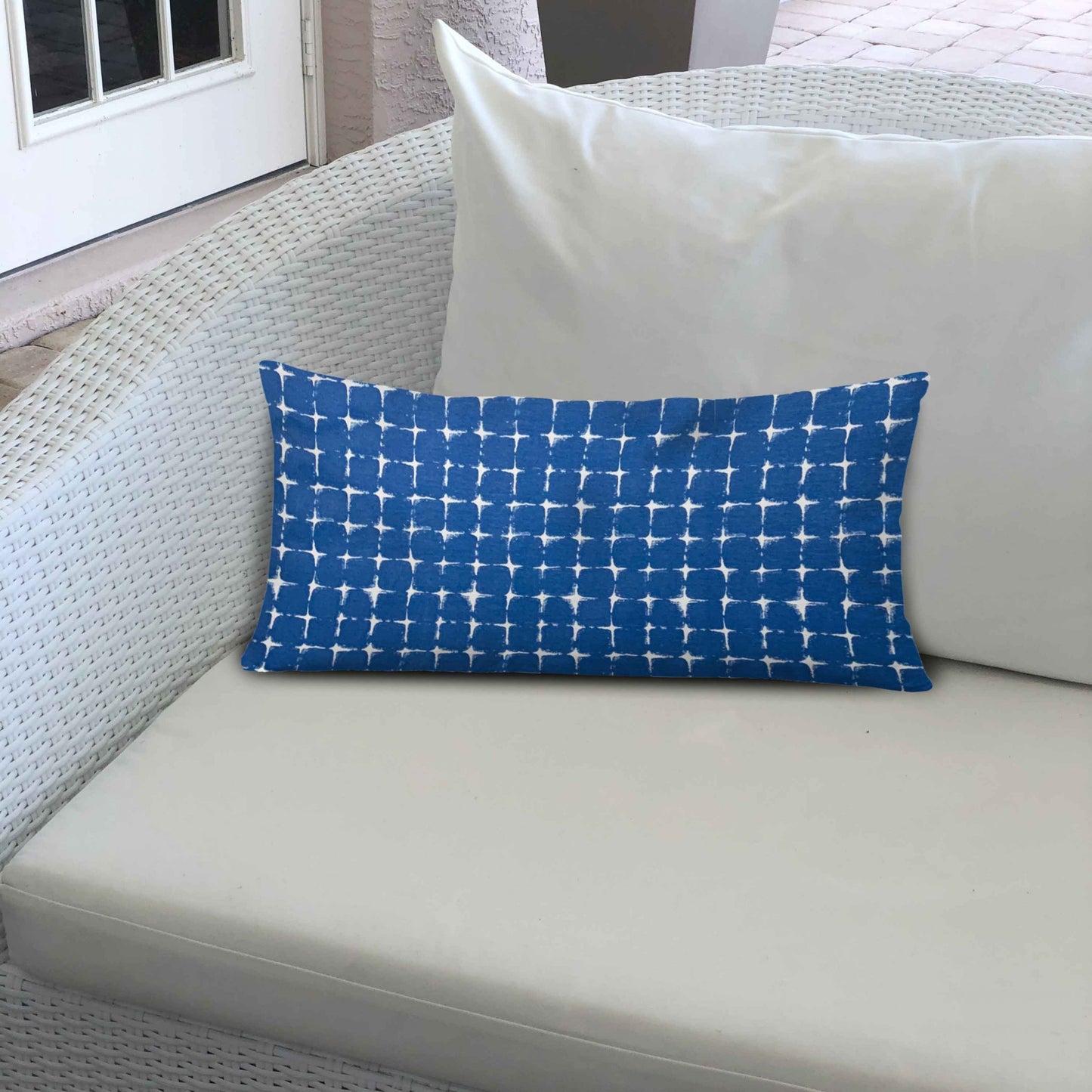 12" X 18" Blue And White Enveloped Abstract Lumbar Indoor Outdoor Pillow Cover