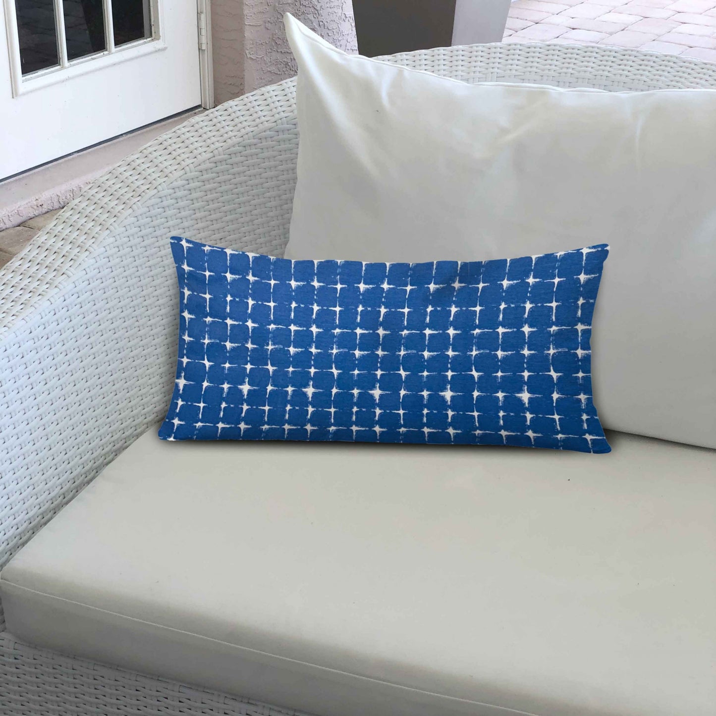 14" X 20" Blue And White Enveloped Gingham Lumbar Indoor Outdoor Pillow