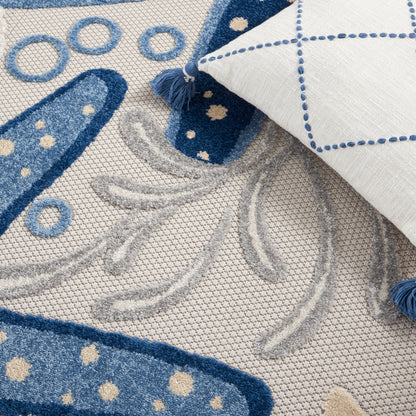 Blue & beige geometric patterned rug; 5' x 8' rug.