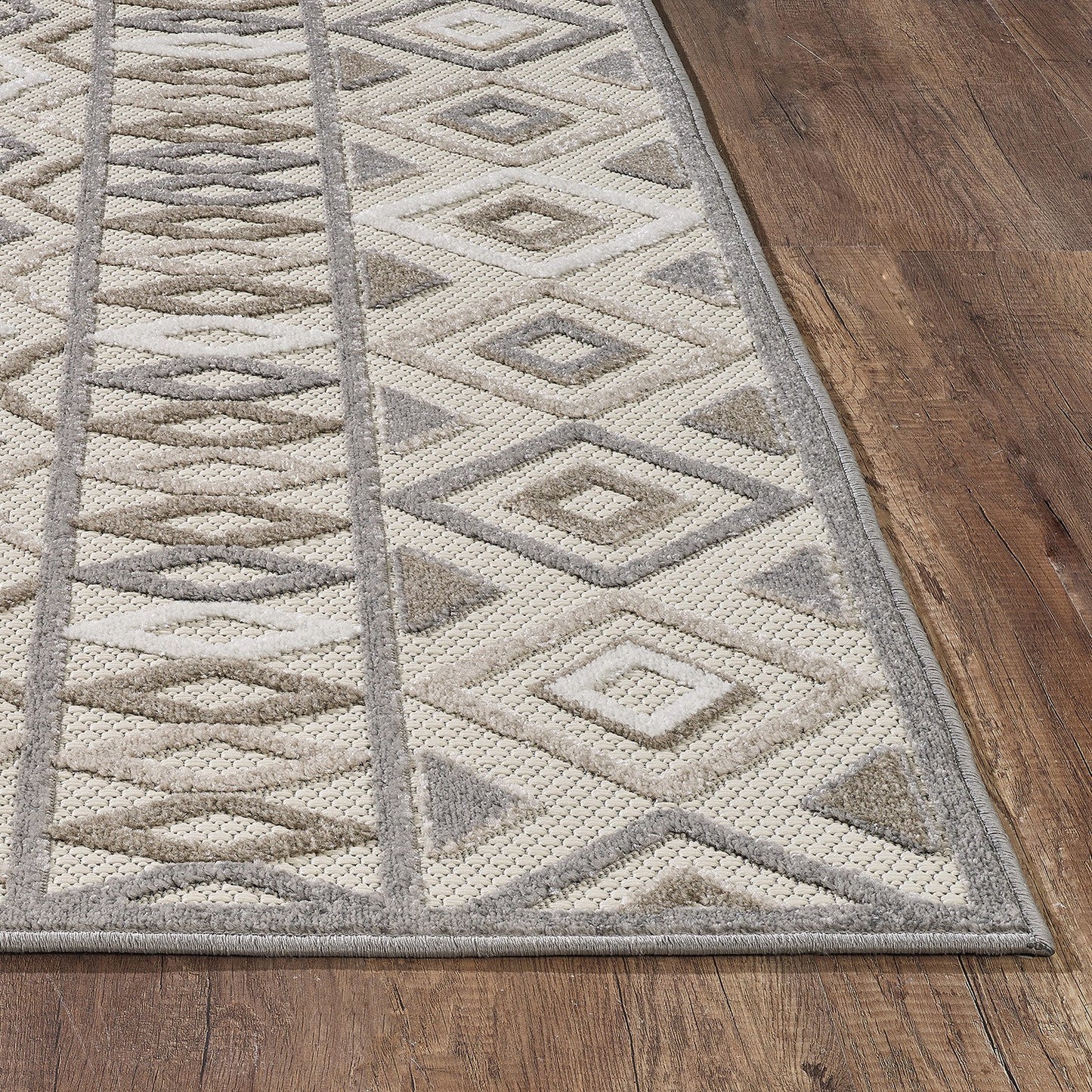 8’ X 10’ Gray Ivory Aztec Pattern Indoor Outdoor Area Rug