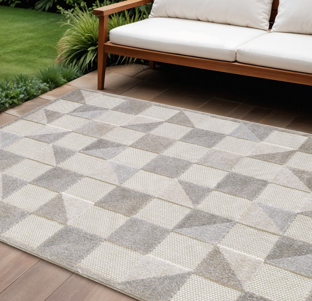 8' X 10' Gray Geometric Stain Resistant Indoor Outdoor Area Rug