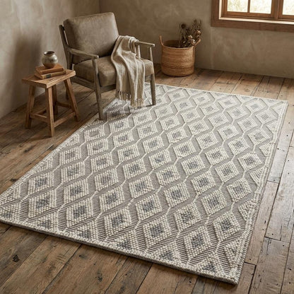 5' X 7' Gray and Ivory Geometric Handmade Area Rug