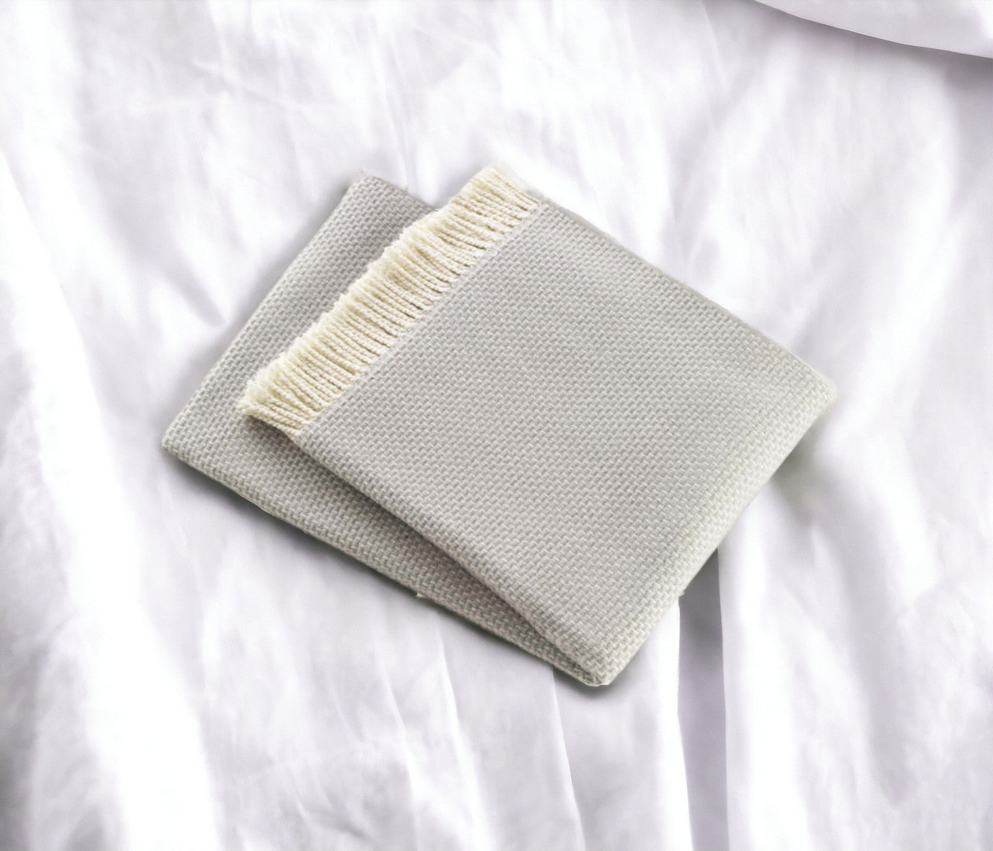 Soft Light Gray Links Pattern Throw Blanket