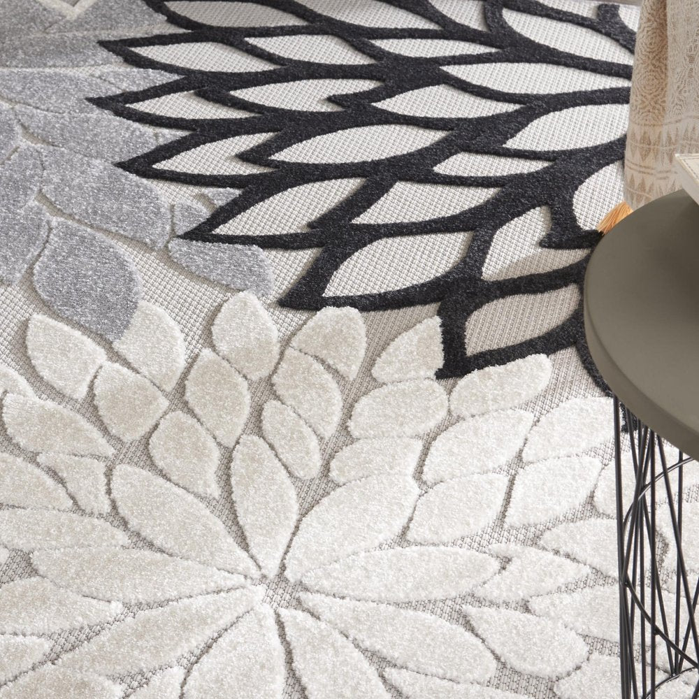 12' X 15' Black And White Indoor Outdoor Runner Rug