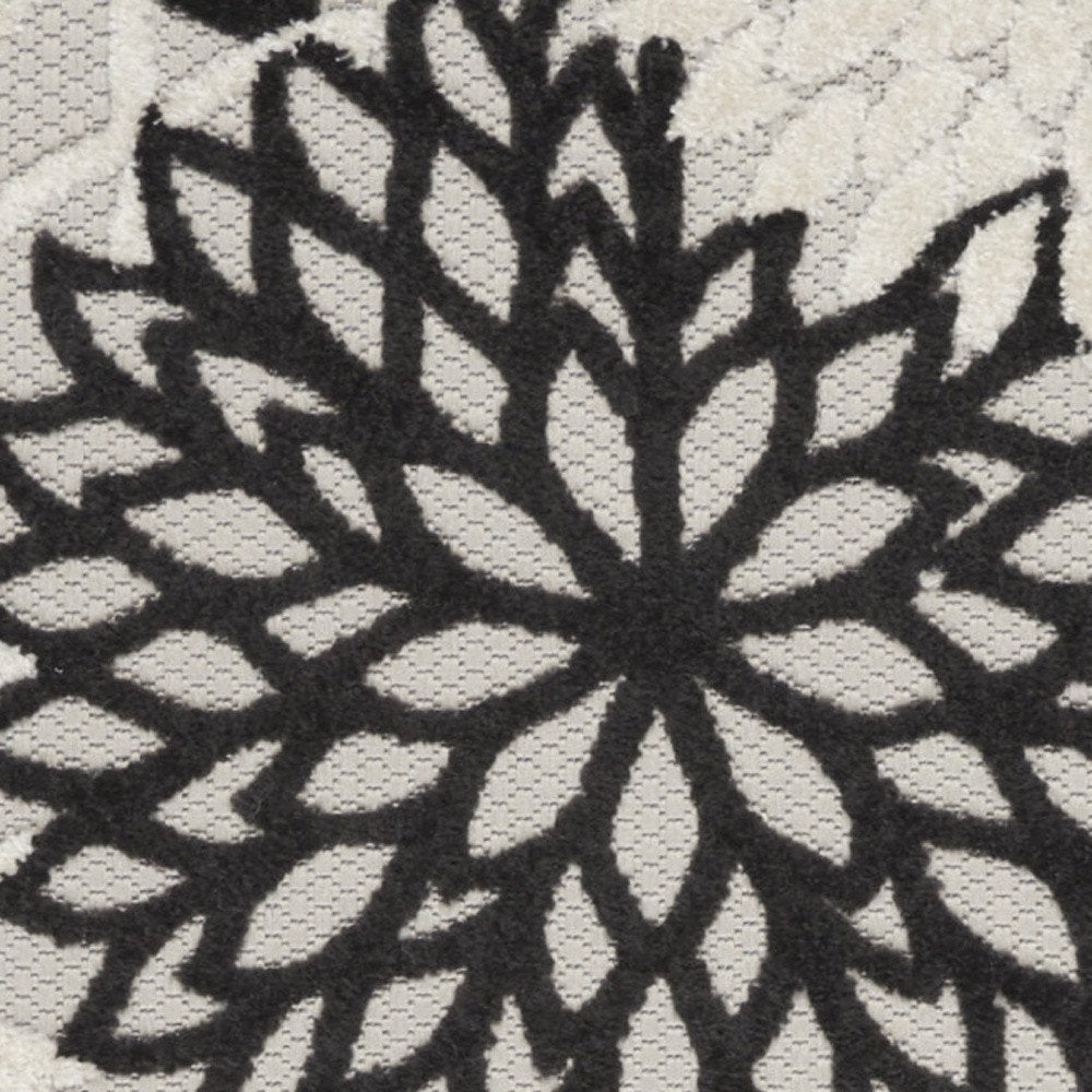 6' Black And White Indoor Outdoor Runner Rug