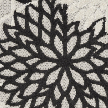 6' Black And White Indoor Outdoor Runner Rug