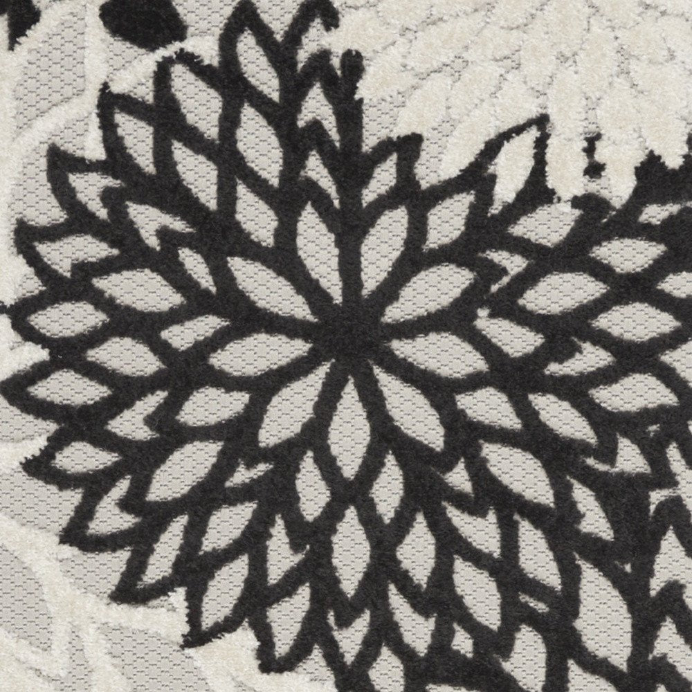 6' Black And White Indoor Outdoor Runner Rug