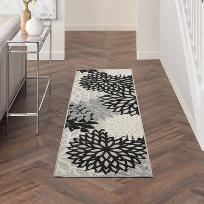 6' Black And White Indoor Outdoor Runner Rug
