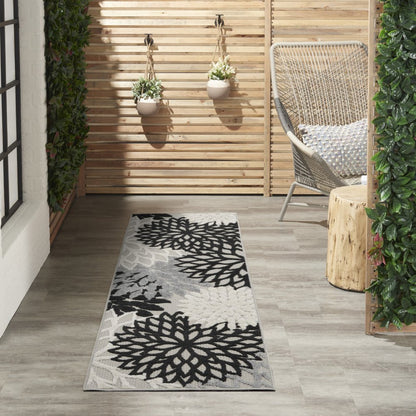 6' Black And White Indoor Outdoor Runner Rug