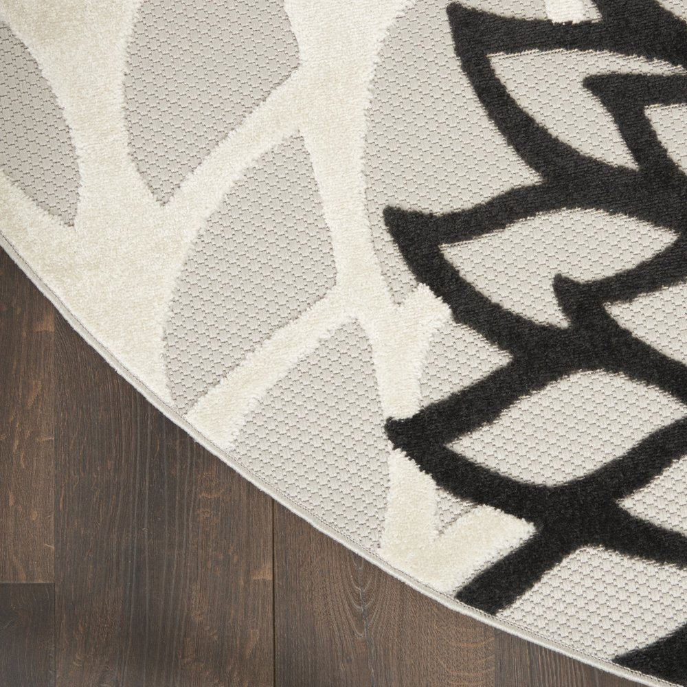 8' X 8' Black And White Indoor Outdoor Area Rug