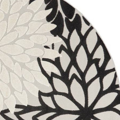 8' X 8' Black And White Indoor Outdoor Area Rug