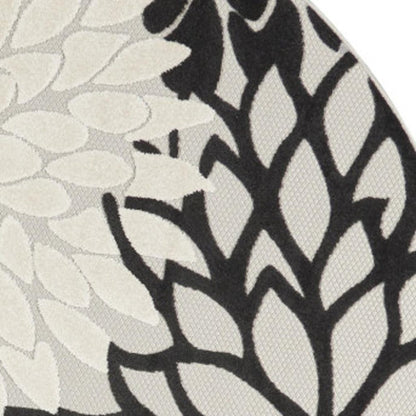 8' X 8' Black And White Indoor Outdoor Area Rug