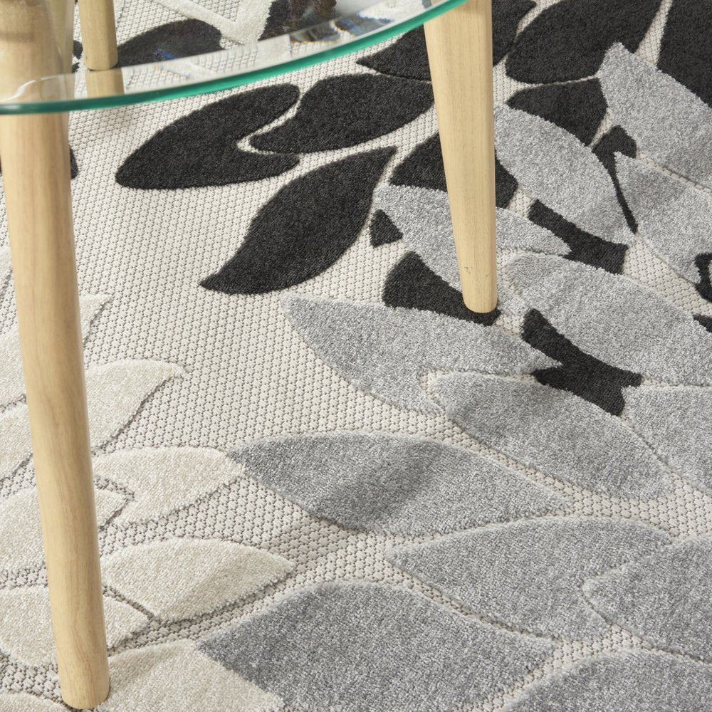 8' X 8' Black And White Indoor Outdoor Area Rug