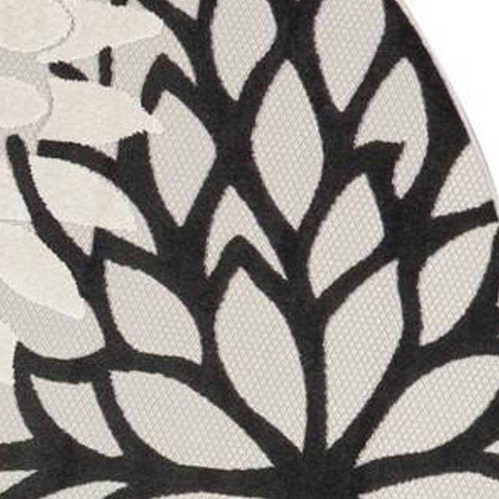 8' X 8' Black And White Indoor Outdoor Area Rug