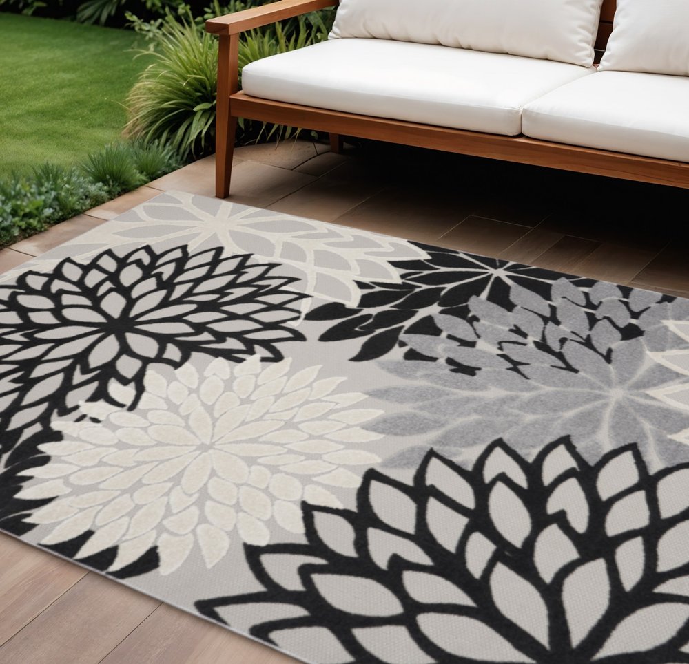 9' X 12' Black And White Indoor Outdoor Area Rug