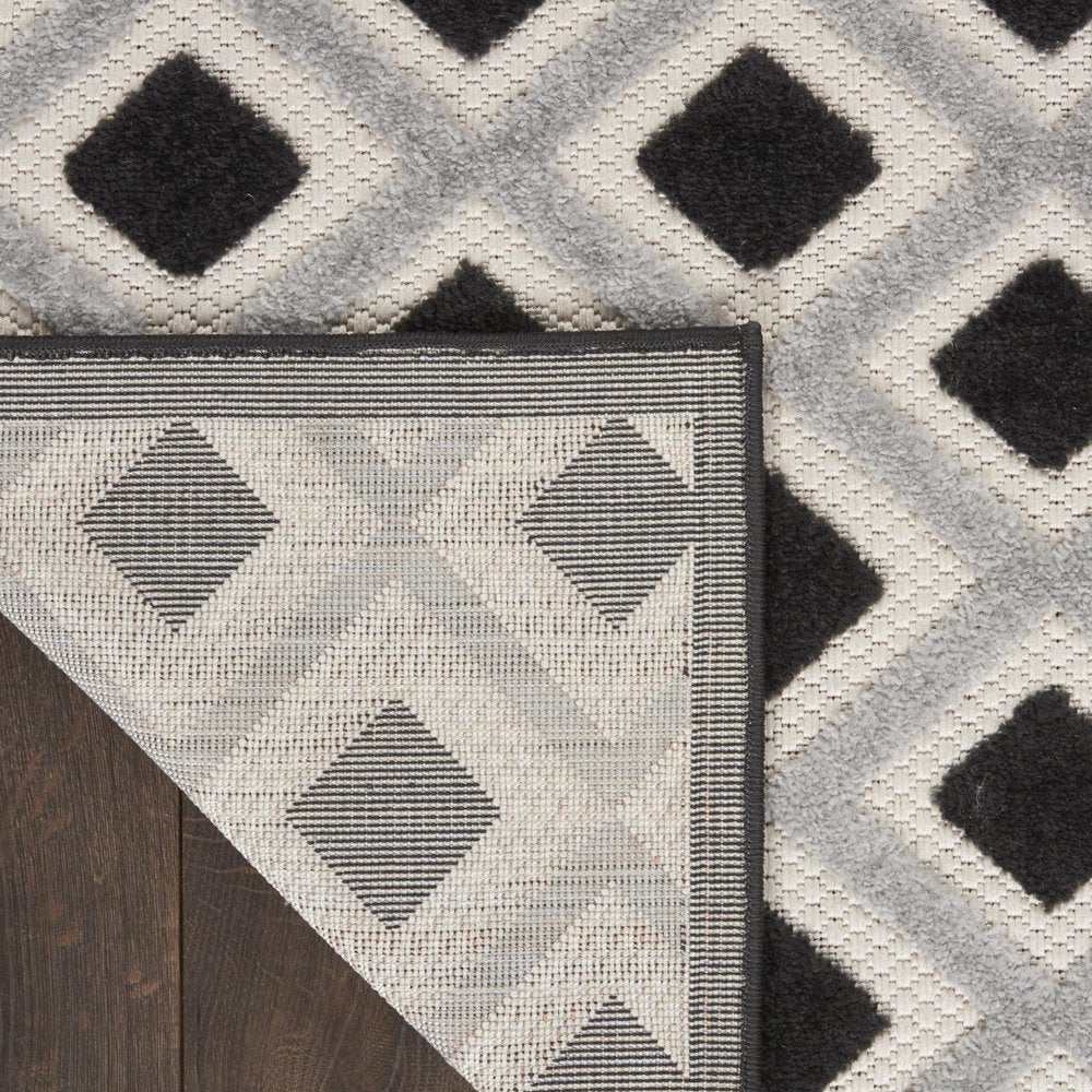6' Black And White Indoor Outdoor Runner Rug