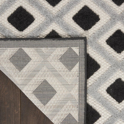 6' Black And White Indoor Outdoor Runner Rug