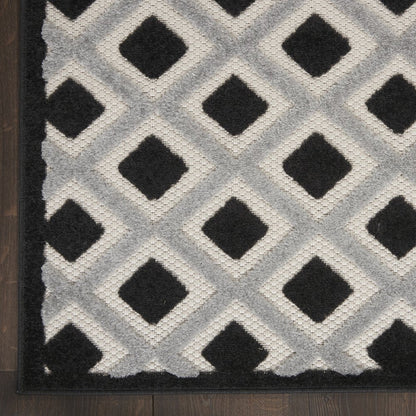 6' Black And White Indoor Outdoor Runner Rug