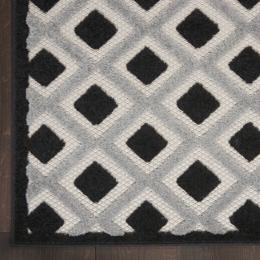 6' Black And White Indoor Outdoor Runner Rug