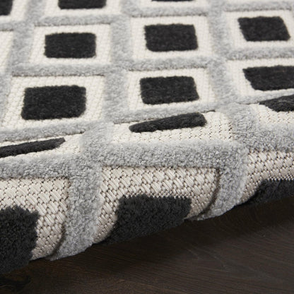 6' Black And White Indoor Outdoor Runner Rug