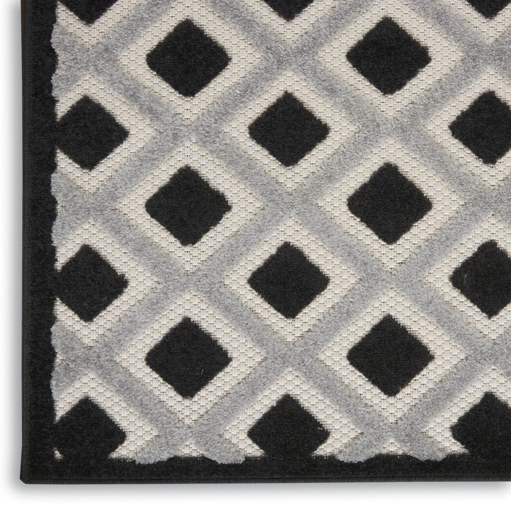 6' Black And White Indoor Outdoor Runner Rug