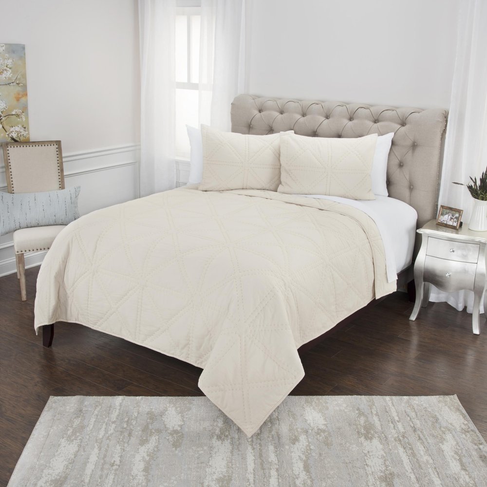 Set of Three Ivory Geometric King Quilt