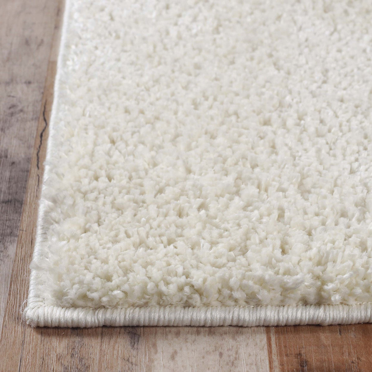 4' X 6' Ivory Shag Stain Resistant Area Rug