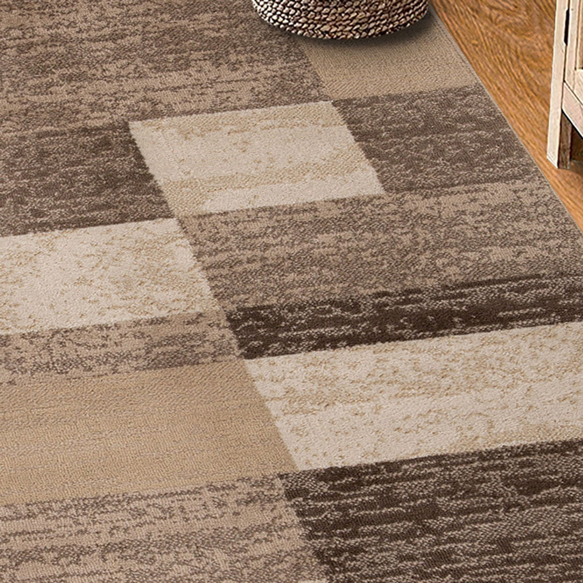 7' X 9' Beige Patchwork Power Loom Stain Resistant Area Rug