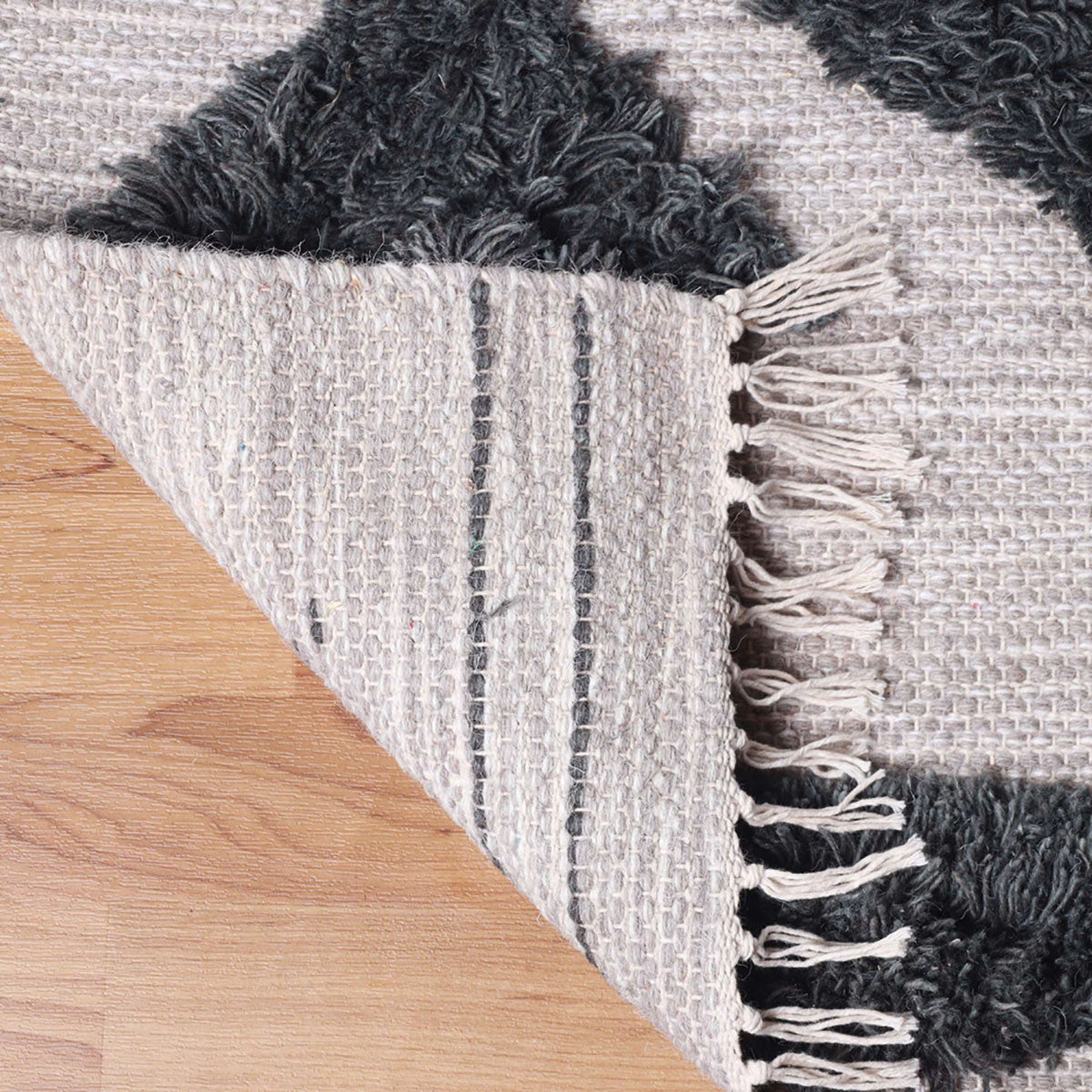 4' X 6' Ivory And Charcoal Wool Geometric Flatweave Handmade Stain Resistant Area Rug With Fringe